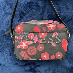 RED FLORAL GUESS CROSSBODY BAG